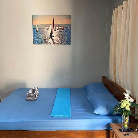 פנגלאו Alona Bohol Backpackers Hostel מראה חיצוני תמונה
